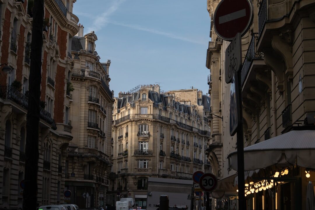 celebrity in paris streets
