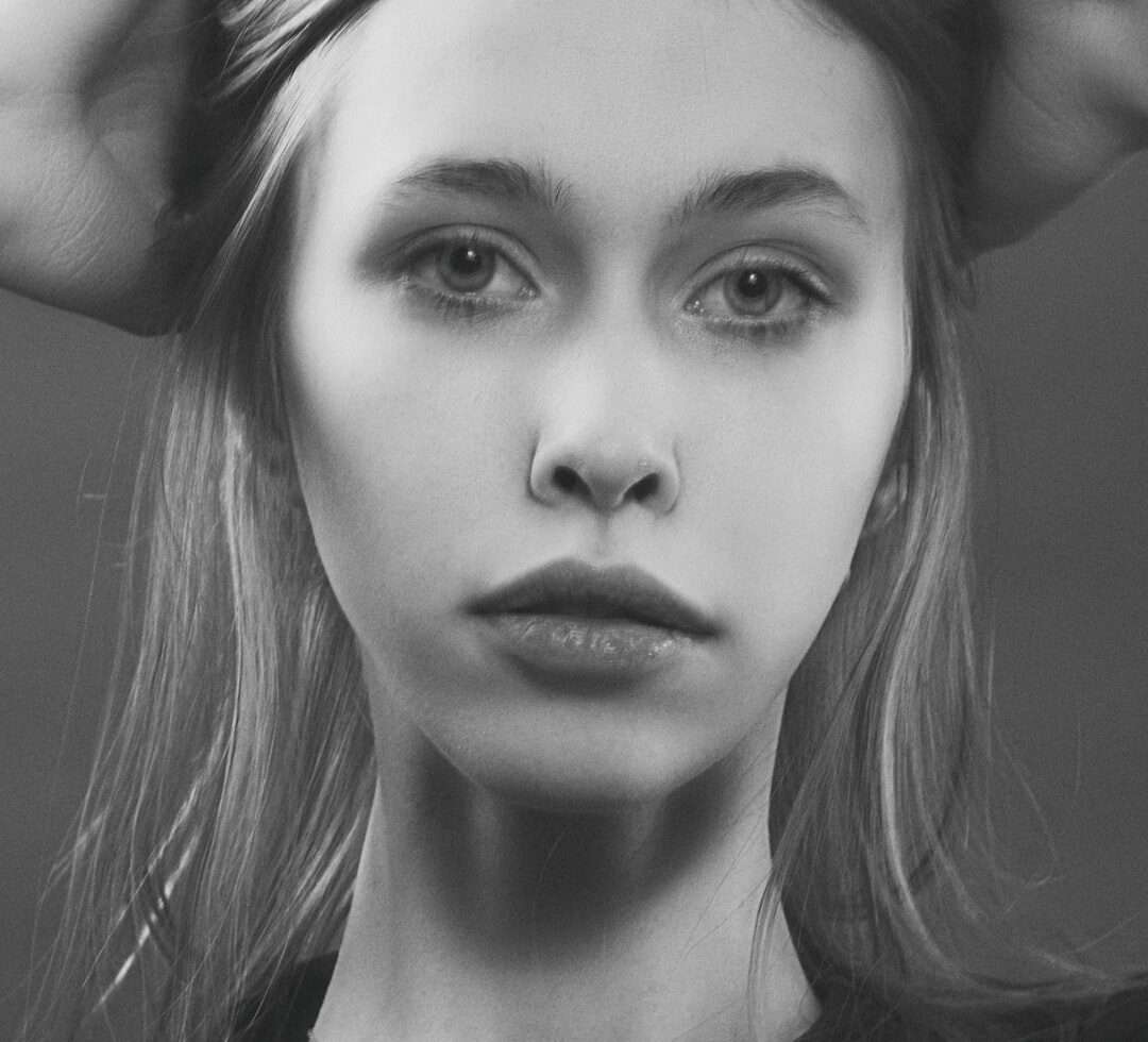 Portrait of a glamorous woman with elegant styling